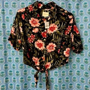 NWT AEO American Eagle Outfitters floral Hawaiian print crop blouse w/ tie! Sz S